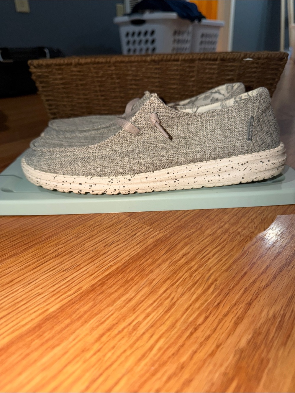 Women’s HEY DUDE’s size 9 - Picture 2 of 6